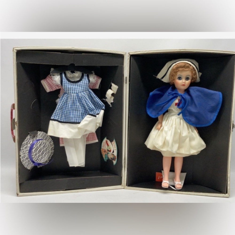 RARE 👩‍⚕️ Vintage Red Cross Roberta Nurse Doll Unplayed, Case, Dresses and Watch